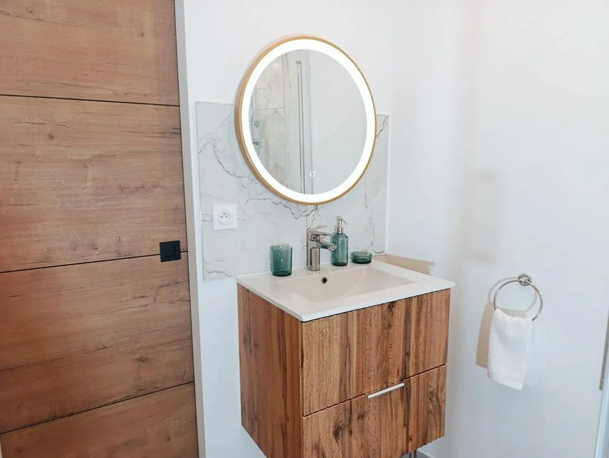 Nouveau ! Studio Avec Terrasse Dans Residence En Face De La Mer - Cannes Midi