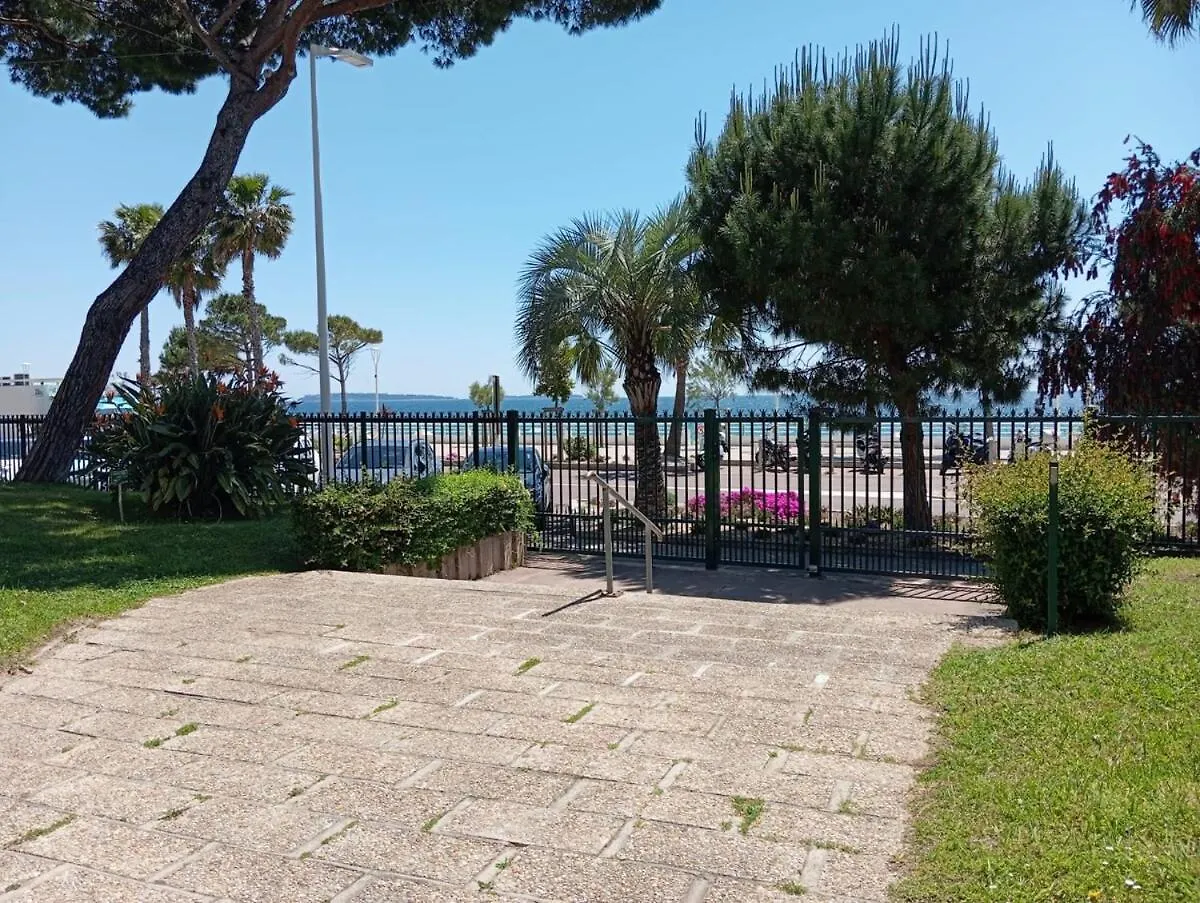 Nouveau ! Studio Avec Terrasse Dans Residence En Face De La Mer - Cannes Midi