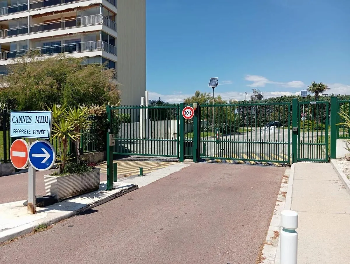 Nouveau ! Studio Avec Terrasse Dans Residence En Face De La Mer - Cannes Midi Франция